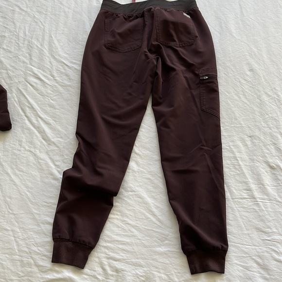 FIGS Espresso (SET) ☕️ Catarina scrub top S // Zamora scrub bottom XS - Picture 6 of 8